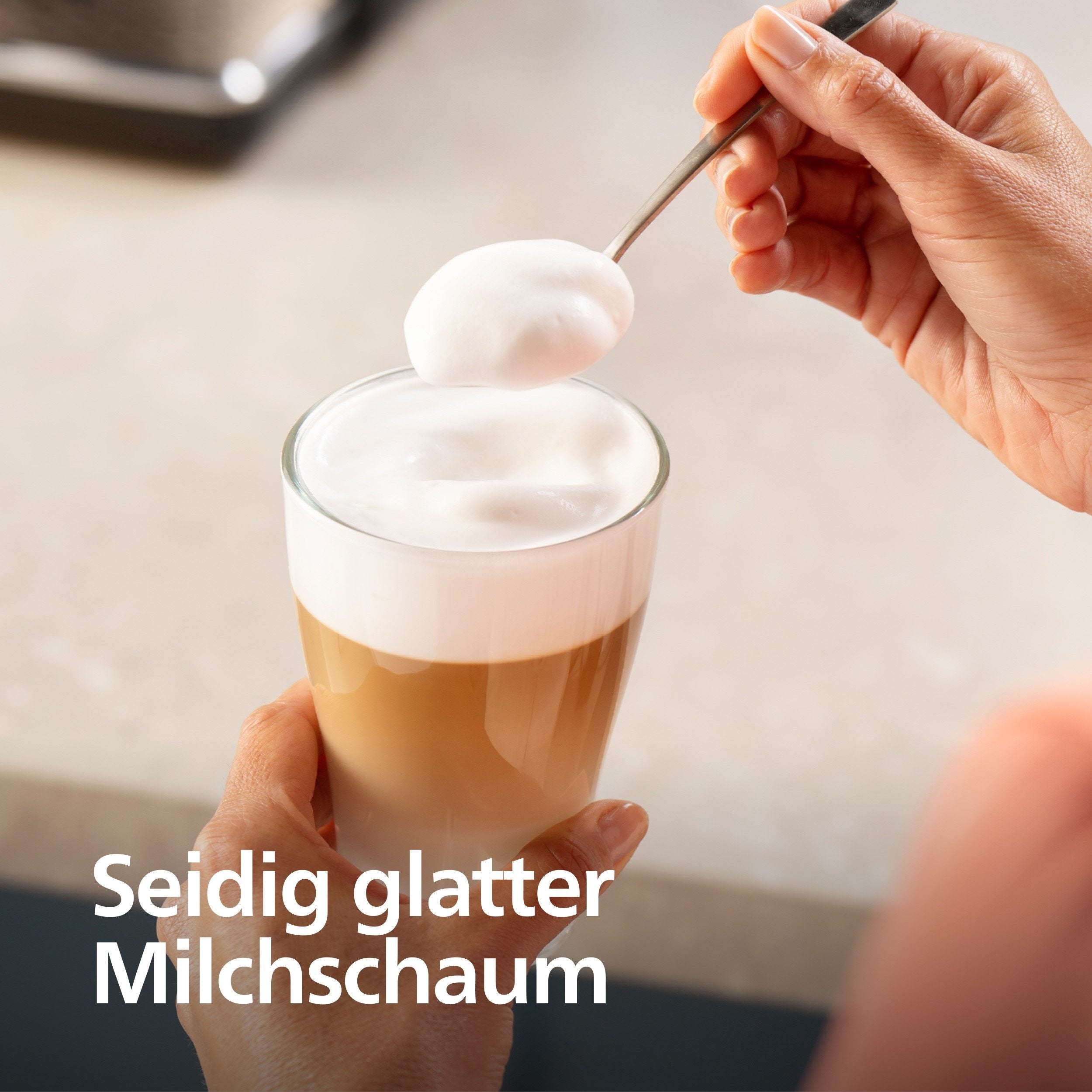 PHILIPS Kaffeevollautomat 5400 Series EP5443/70 LatteGo 12 Kaffeespezialitäten und 4 Benutzerprofilen weiß/roségold